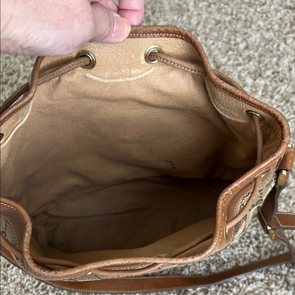 Gucci Brown GG Canvas Drawstring Shoulder Bag with Tan Leather Trim - Picture 10 of 16